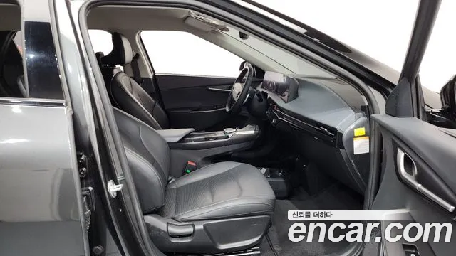 Kia EV6 2023 — фото 11