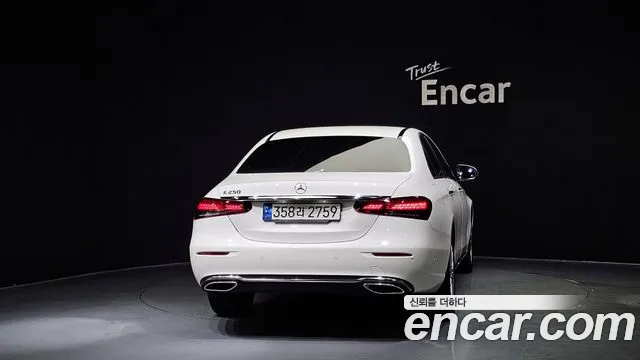 Mercedes-Benz E-Class 2022 — фото 4
