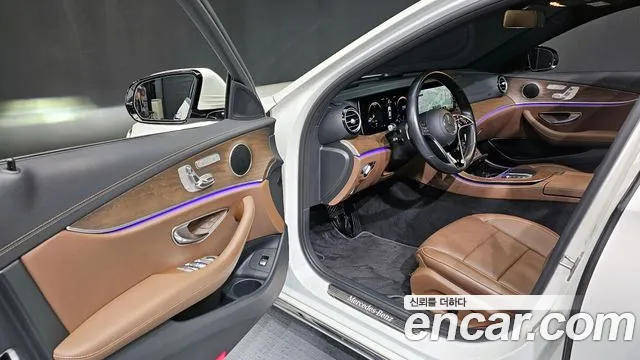 Mercedes-Benz E-Class 2022 — фото 10