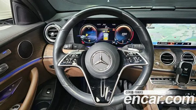 Mercedes-Benz E-Class 2022 — фото 13