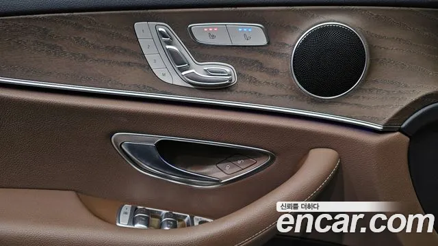Mercedes-Benz E-Class 2022 — фото 14