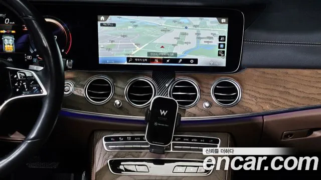 Mercedes-Benz E-Class 2022 — фото 19