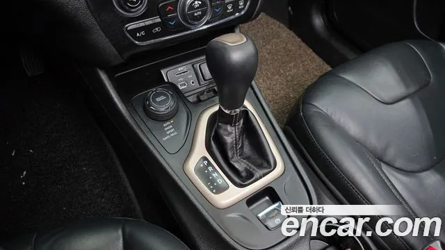 Jeep Cherokee 2016 — фото 9