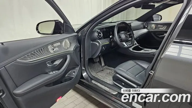 Mercedes-Benz E-Class 2023 — фото 10