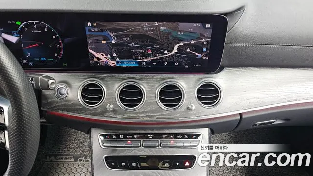 Mercedes-Benz E-Class 2023 — фото 14