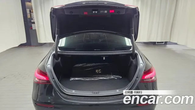 Mercedes-Benz E-Class 2023 — фото 20