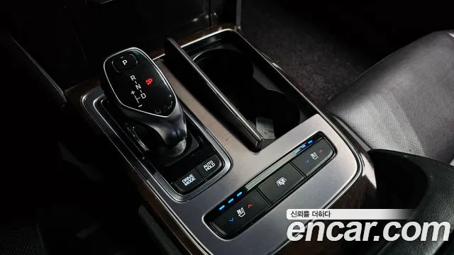 Hyundai Equus 2015 — фото 9