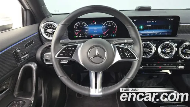 Mercedes-Benz A-Class 2024 — фото 13