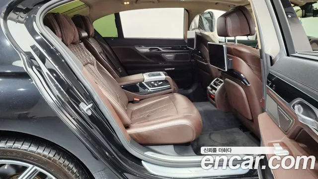 BMW 7-Series 2016 — фото 12