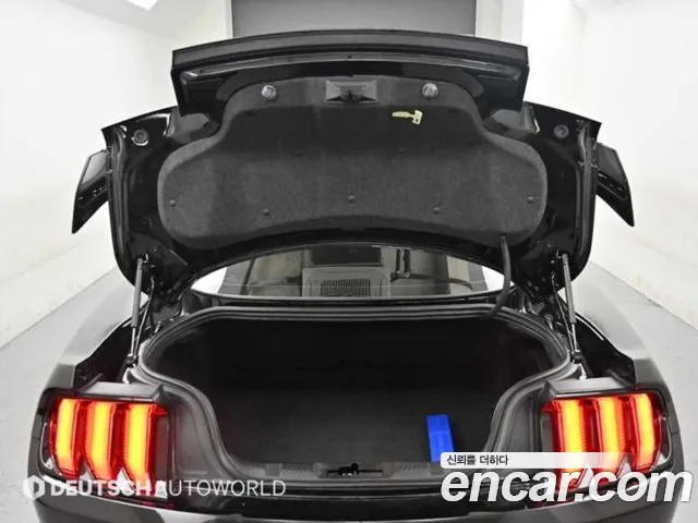 Ford Mustang 2022 — фото 19