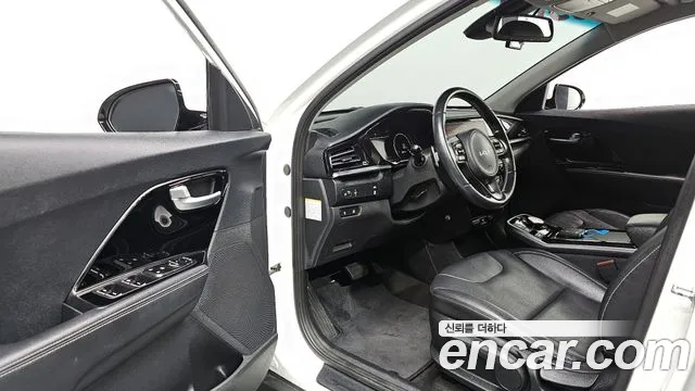 Kia Niro 2022 — фото 11