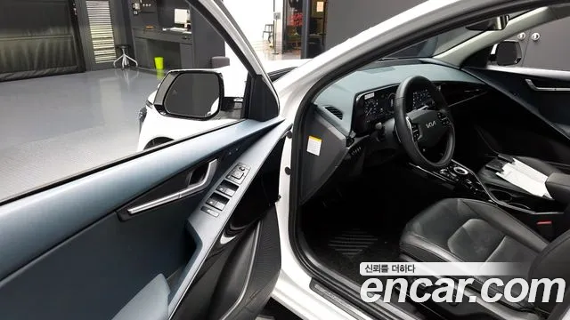 Kia Niro 2022 — фото 11