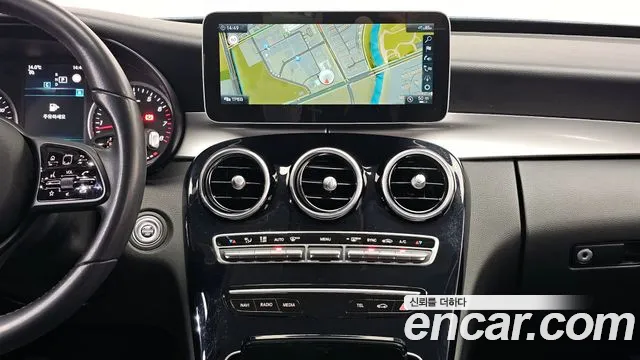 Mercedes-Benz C-Class 2020 — фото 20