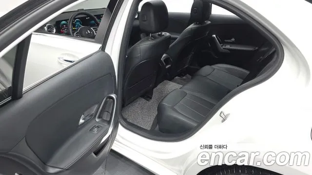 Mercedes-Benz A-Class 2022 — фото 12