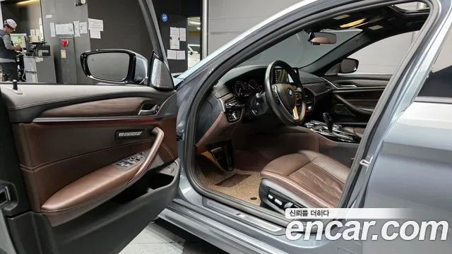 BMW 5-Series 2017 — фото 11