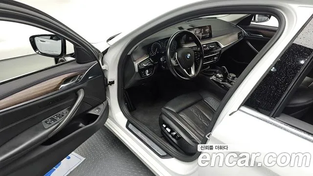 BMW 5-Series 2019 — фото 11