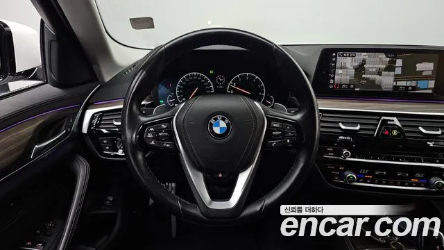 BMW 5-Series 2019 — фото 13