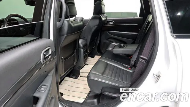 Jeep Cherokee 2020 — фото 12