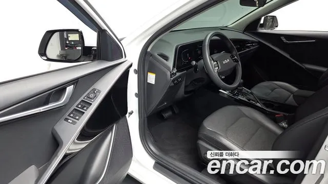 Kia Niro 2022 — фото 11