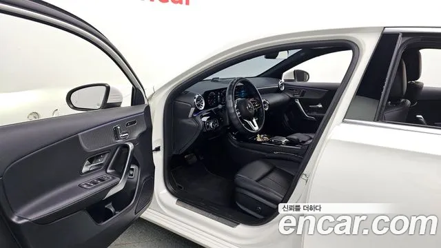 Mercedes-Benz A-Class 2023 — фото 10