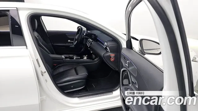 Mercedes-Benz A-Class 2023 — фото 11