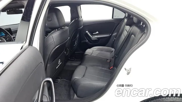 Mercedes-Benz A-Class 2023 — фото 12