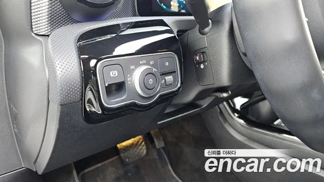Mercedes-Benz A-Class 2023 — фото 13