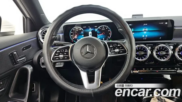 Mercedes-Benz A-Class 2023 — фото 14