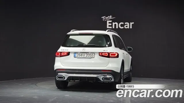 Mercedes-Benz GLB-Class 2023 — фото 4