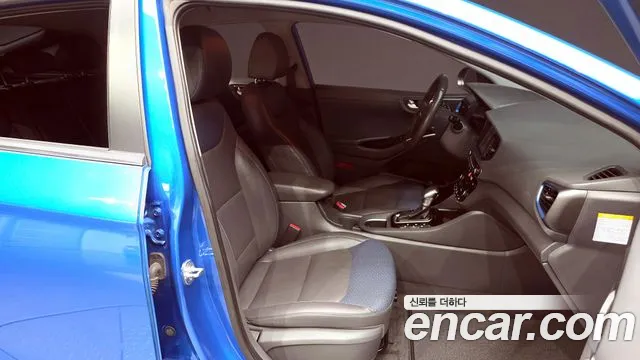 Hyundai Ioniq 2017 — фото 11