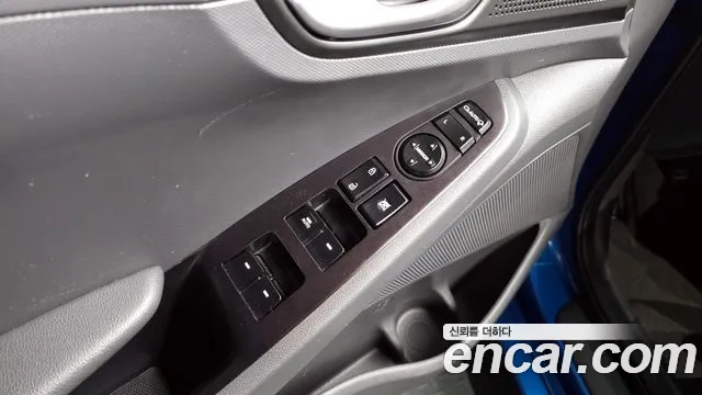 Hyundai Ioniq 2017 — фото 19