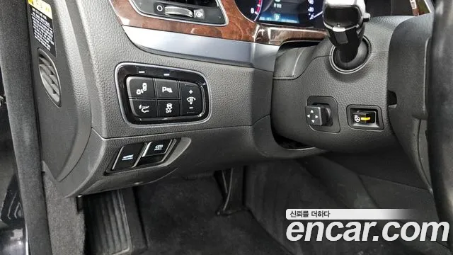 Hyundai Equus 2015 — фото 16