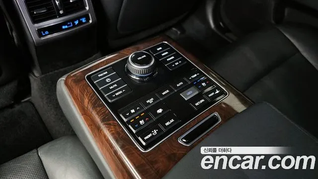 Hyundai Equus 2015 — фото 18