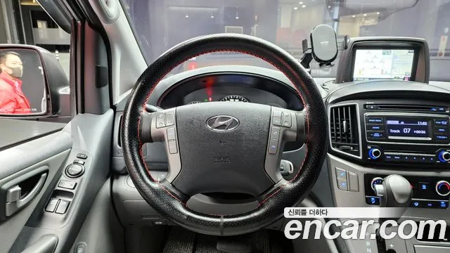Hyundai Starex 2021 — фото 16