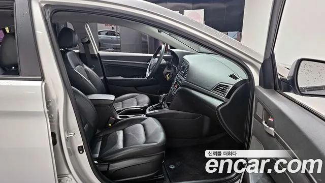 Hyundai AVANTE 2016 — фото 10