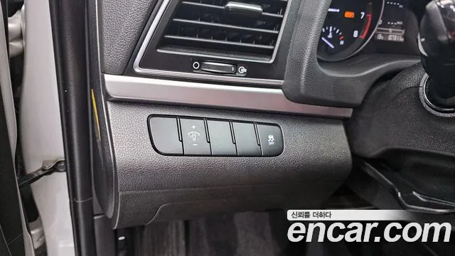 Hyundai AVANTE 2016 — фото 14