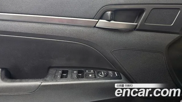 Hyundai AVANTE 2016 — фото 17