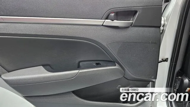 Hyundai AVANTE 2016 — фото 18