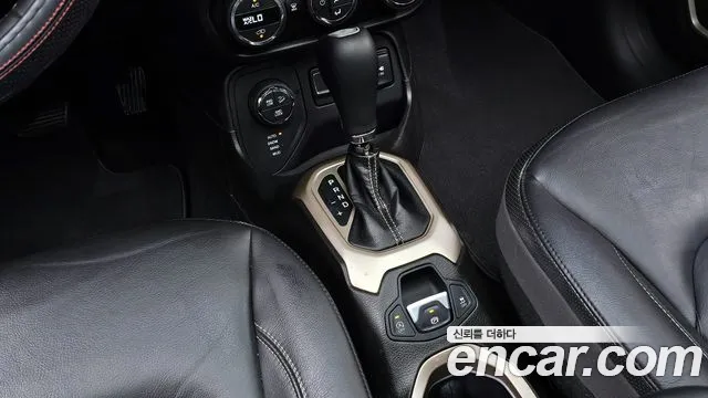 Jeep Renegade 2017 — фото 9