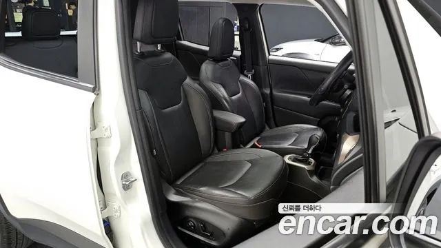 Jeep Renegade 2017 — фото 10