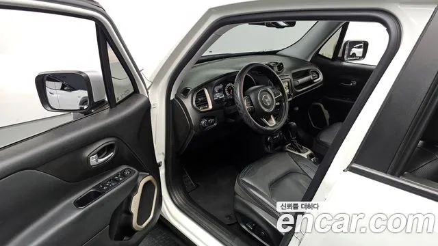Jeep Renegade 2017 — фото 11