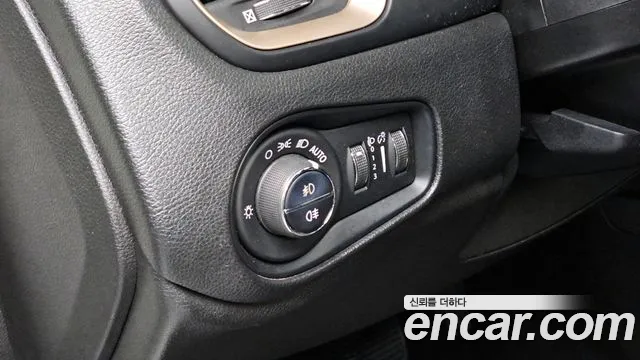 Jeep Renegade 2017 — фото 14