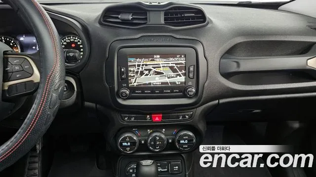 Jeep Renegade 2017 — фото 15