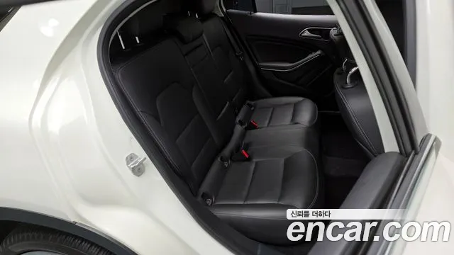 Mercedes-Benz GLA-Class 2015 — фото 12