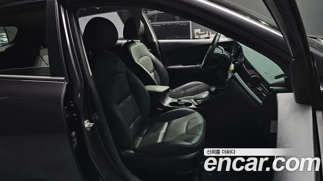 Kia Niro 2020 — фото 10