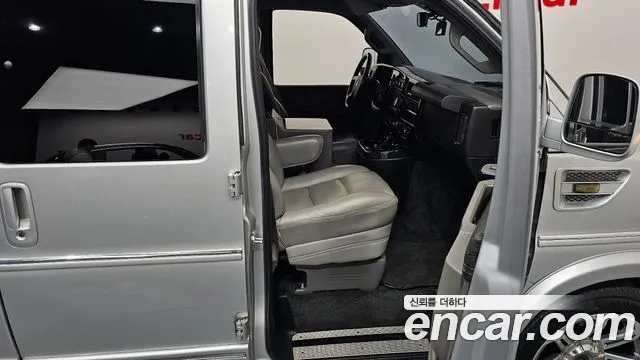 Chevrolet Express Van 2018 — фото 11