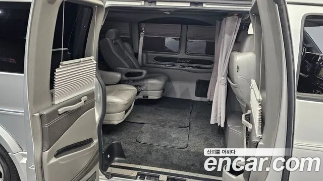 Chevrolet Express Van 2018 — фото 12