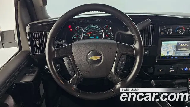 Chevrolet Express Van 2018 — фото 13