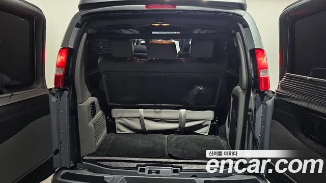 Chevrolet Express Van 2018 — фото 20