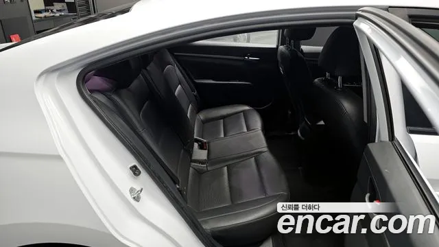 Hyundai AVANTE 2020 — фото 11